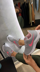 Nike Feminino- Academia e Caminhada